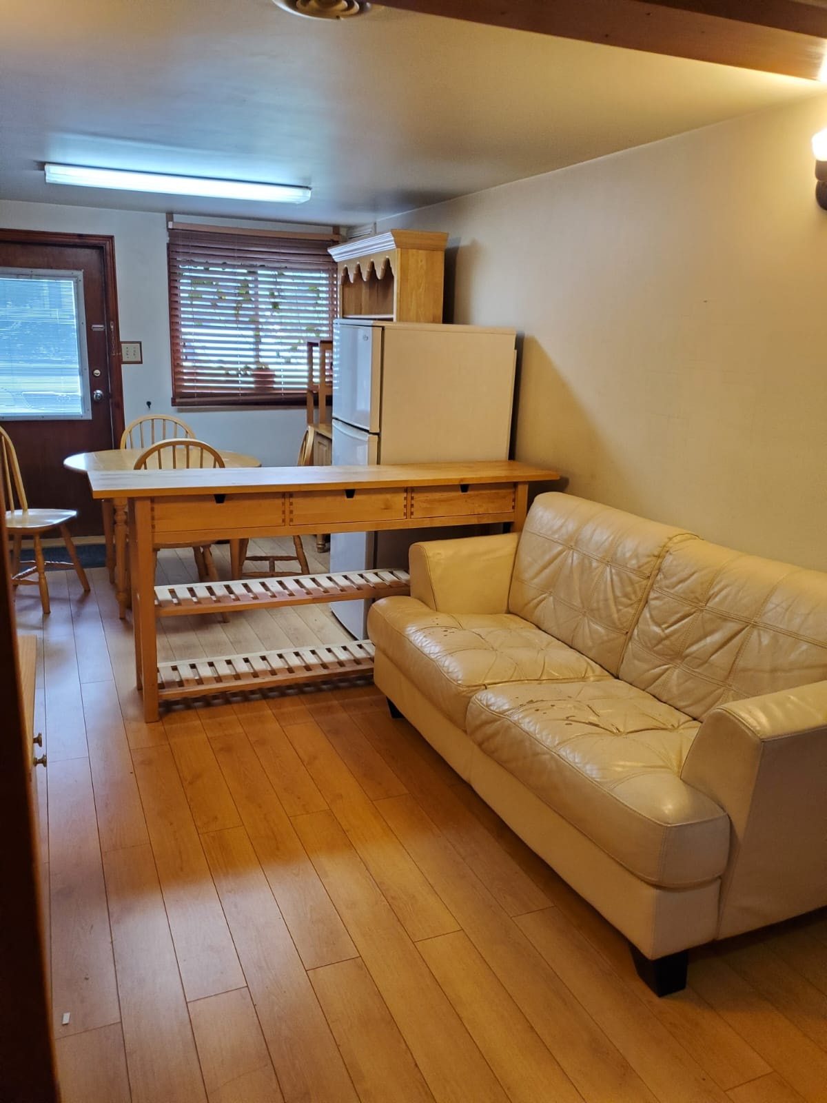 Joli 2 1/2 très propre, style loft à loyer — photo 1
