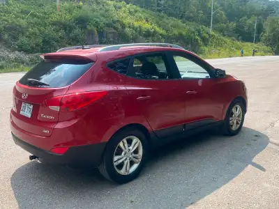Très bonne condition tout équipé pneus et batterie neuf modèle 4x4. automatique moteur 4 cylindres