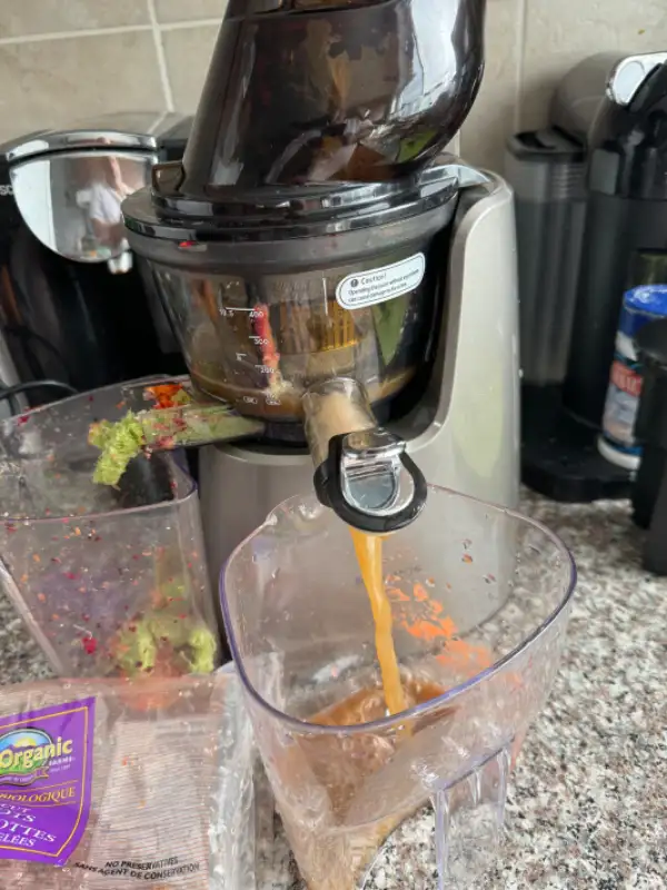 Kuvings Whole Slow Juicer C7000S - Higher Nutrients and Vitamins in Health & Special Needs in City of Montréal - Image 6