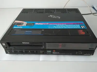 Magnétoscopes Beta SONY SL-HF300 + SANYO Betacord 6300 Beta VCRs