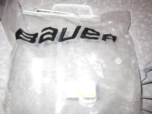 Brand New BAUER 5100 FACEMASK in Hockey in London - Image 3