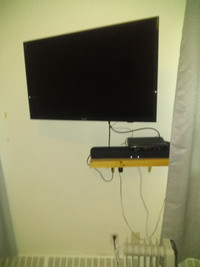 32 inch TV with Sound Bar