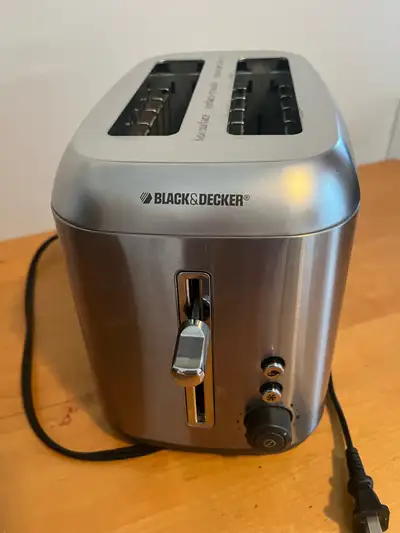 Black & Decker Grille à pain à 2 tranches en acier inoxydable en très bon état .