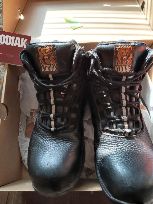 Men Safety Boots by KODIAK,size 5.5 in Men's Shoes in Mississauga / Peel Region - Image 2