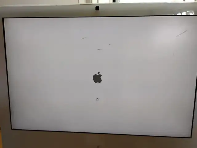 Apple IMAC 20 inch Intel core 2 Duo 2.16 60GB Snow Leopard in Desktop Computers in City of Montréal - Image 3