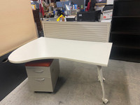 Desk/all steel desks/Excellent condition/299$