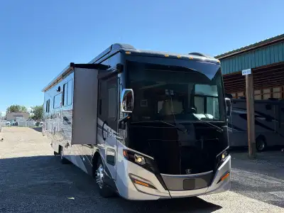 For sale 2022 Tiffin Allegro Red 360 37 BA Class A Motorhome. 23,400kms 360 Cummins Diesel Twin Turb...