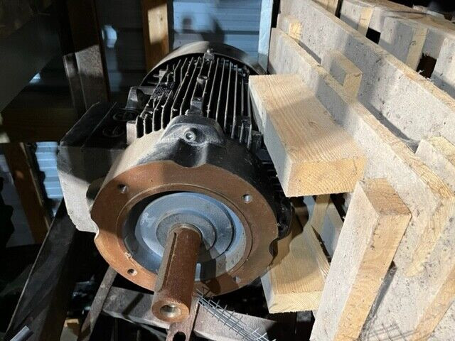 Siemens 3 phase electric motor 21.3 KW 460 volt in Power Tools in Brantford