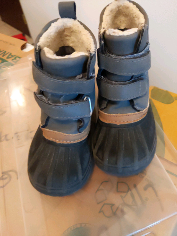Toddler size 6 winter boots in Clothing - 12-18 Months in City of Toronto - Image 3