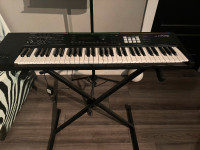 Piano synthétiseur Roland JunoDS 1000$ avec support