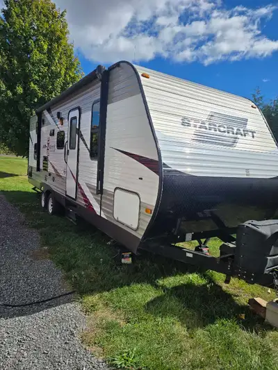 2015 Starcraft AR-One Maxx 25BHS. 25ft long. Great shape. Used this past summer. No leaks. No soft s...