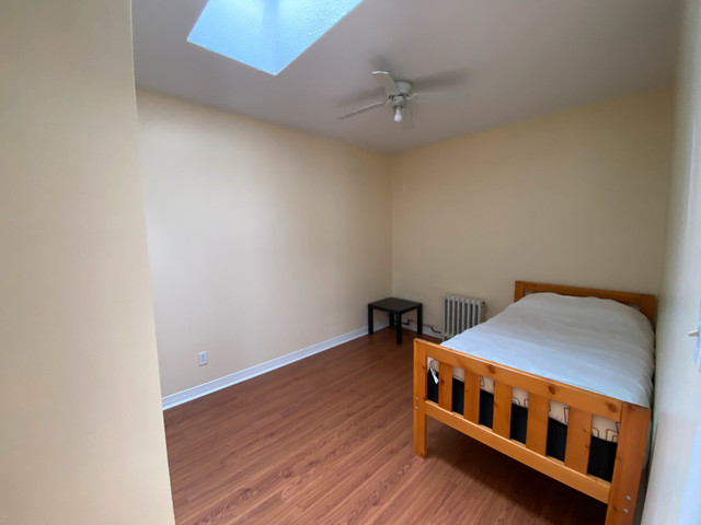 Room for rent near Humber college lakeshore  in Room Rentals & Roommates in City of Toronto - Image 2