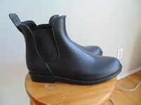 women's size 10 rubber boots - Chelsea style