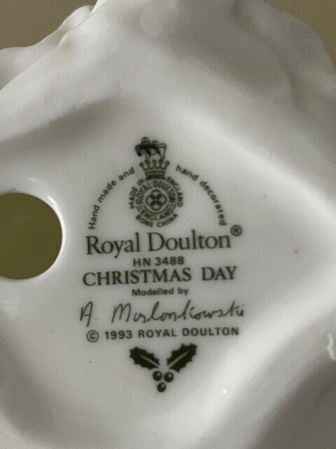 Royal Doulton Figurine Sentiments Christmas Day HN3488 in Arts & Collectibles in Oshawa / Durham Region - Image 2