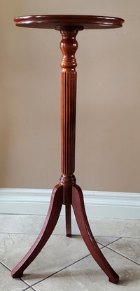 "THE BOMBAY COMPANY" CHERRYWOOD ROUND PEDESTAL ACCENT TABLE