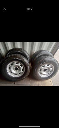 Set of 4 BRIDGESTONE winter tires with rims(265 70 17) pattern (