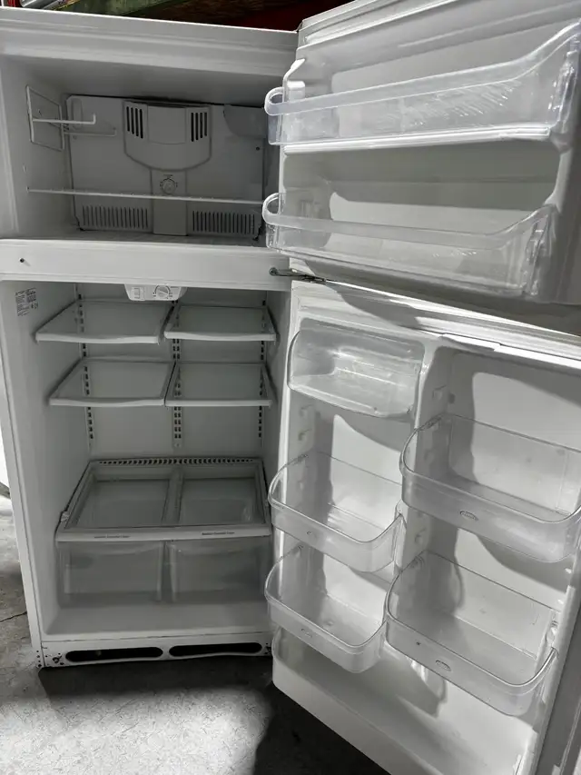 Réfrigérateur 30po Blanc | GS18HTZDW - Frigidaire Gallery in Refrigerators in Laval / North Shore - Image 3