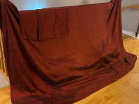 Luxurious silk bed cover with 2 pillow cases