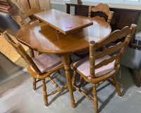 KITCHEN TABLE & CHAIRS - DELIVERY AVAILABLE 