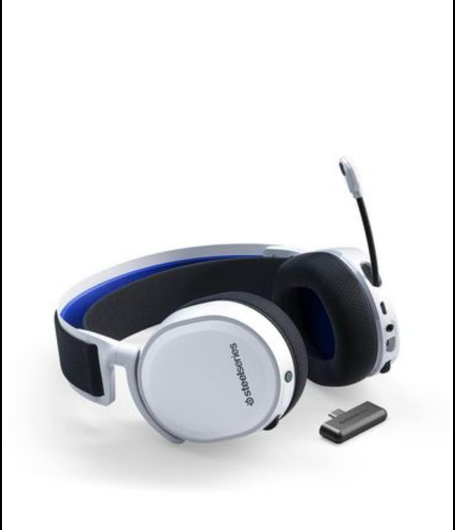 ARCTIS 7PWireless Gaming Headset in Speakers, Headsets & Mics in Calgary
