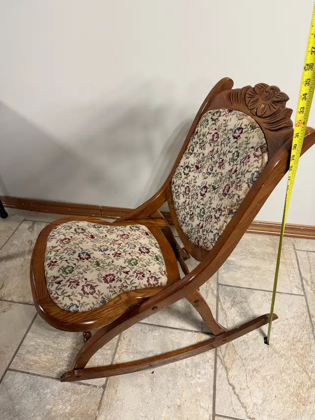 Chaise Berçante Antique in Chairs & Recliners in Ottawa - Image 3