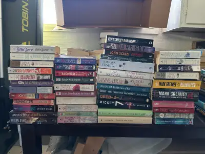 250x Romance books Jude Deveraux, Nora Roberts, Barbara Delinsky, View more