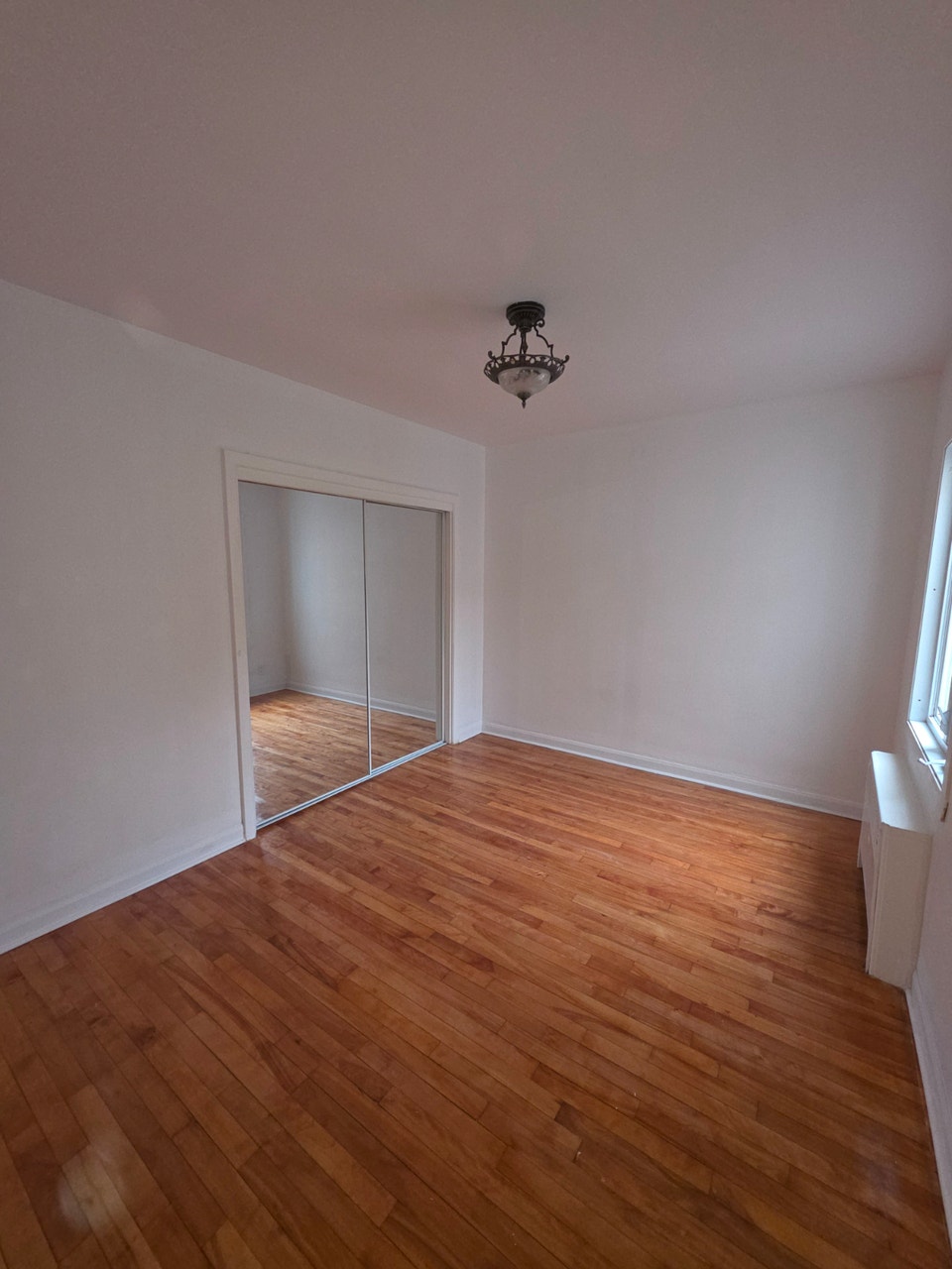 3 1/2, Chauffe, Haut de Triplex, Saint-Laurent 4
