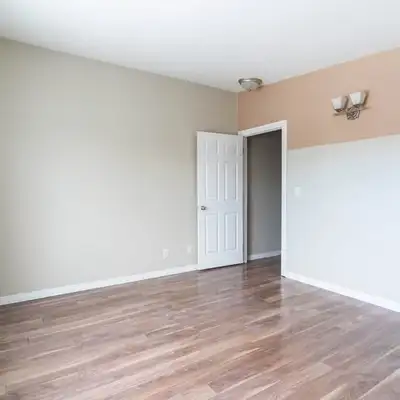 Available IMMEDIATELY for ONLY JULY (1-month). Can do 1-week lease. Message for rates. Newly refresh...