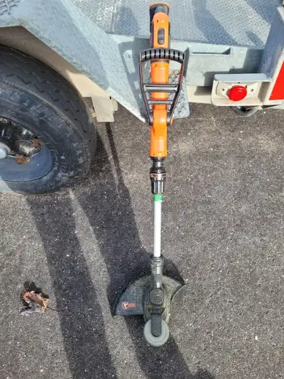 Black & Decker Cordless Trimmer with Battery for Sale in Trenton, View more