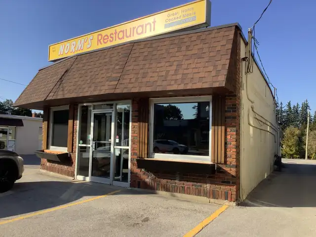 Restaurant for Lease in Commercial & Office Space for Rent in Owen Sound - Image 2