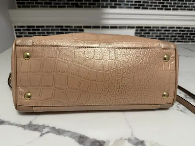 Coach Taylor Exotic Leather Purse in Women's - Bags & Wallets in Strathcona County - Image 4