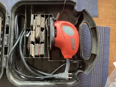 Sableuse-Polisseuse, modèle souris Black & Decker MS500, View more