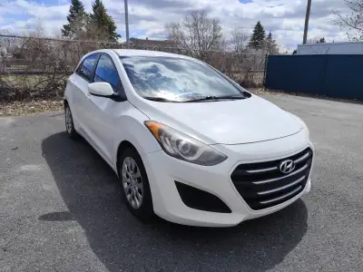 Voiture très bien entretenue. Moteur 2.0L économique en essence et très fiable. Sièges chauffants. B...
