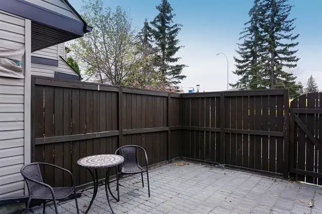 Townhouse in Alberta in Canada - Image 4