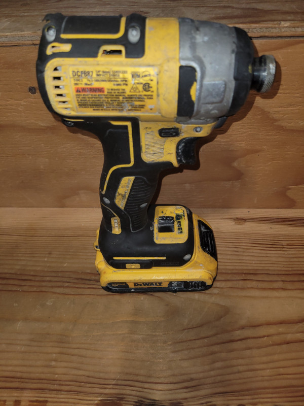 Two 20V Dewalt Impact Drivers in Power Tools in Hamilton - Image 3