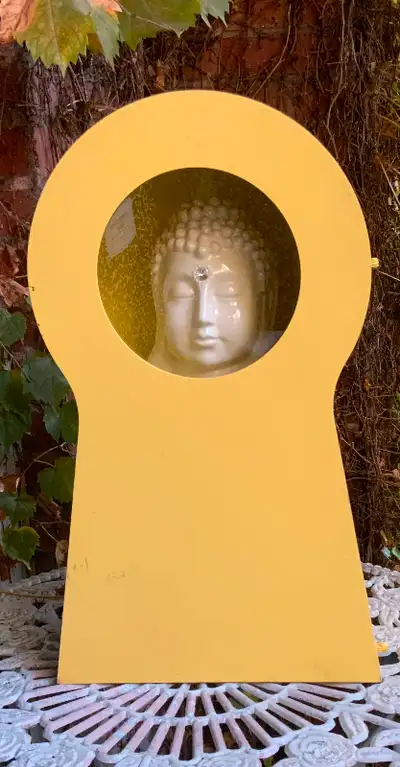 Tête de Bouddha en céramique et petite armoire, View more