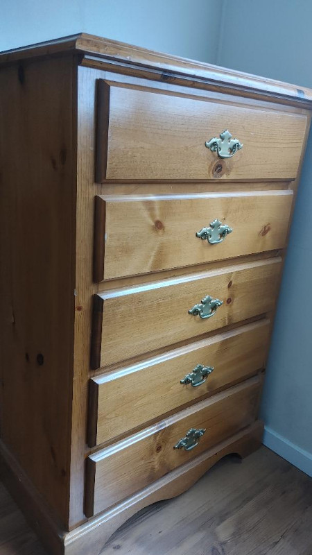 dresser chest of drawers in Dressers & Wardrobes in Penticton
