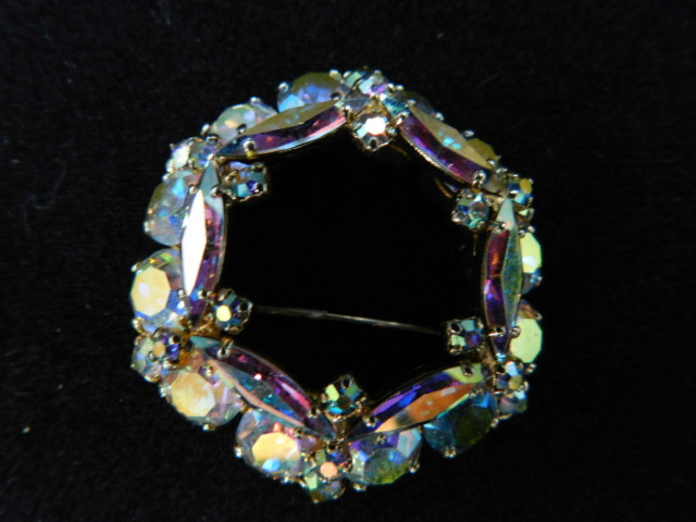 SHERMAN SIGNED OCTAGONAL AURORA 2 LAYER WREATH BROOCH in Jewellery & Watches in Lethbridge