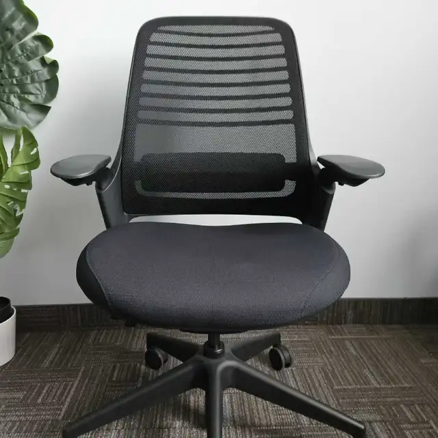 Steelcase series 1 ergonomic office chair FREE DELIVERY  in Chairs & Recliners in City of Toronto - Image 3
