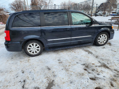 2013 Chrysler Town And Country Touring Plus 215k $8970 Wpg 