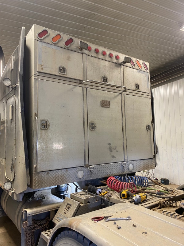 Semi truck style headache rack Heavy Equipment Parts