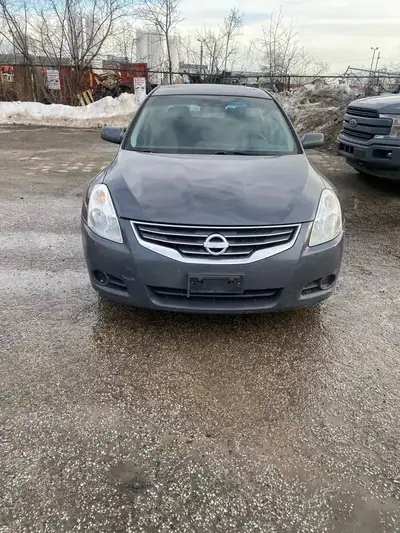 2012 Nissan Altima 2.5S with 230,000km In very well kept condition and very clean car. always servic...