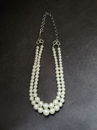 Vintage pearl-themed short length 2-layered necklace