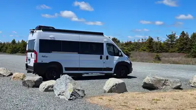 2025 Roadtrek Play SRT Class B RV VIN: 3C6MRVHGXRE105680 6,939 km Includes 6 years of a 7 Year Plati...