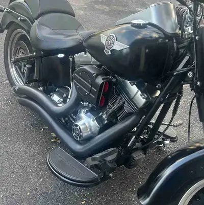 2010 Fatboy Lo in mint condition. 19,000 miles factory seat redone in full leather with red stitchin...