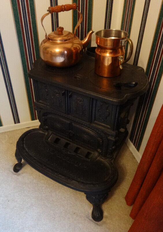 Rare 3 leg - Antique Cast Iron Stove/heater in Arts & Collectibles in St. Albert - Image 2