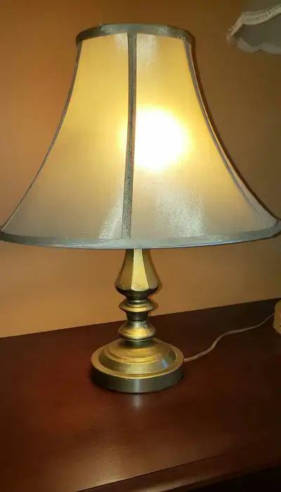 Lampe de table 15$., View more