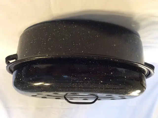 Vintage ENAMELWARE/GRANITEWARE-Various Items-Excellent Condition in Arts & Collectibles in City of Toronto - Image 5