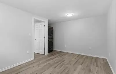 This bright and spacious 1-bedroom basement apartment is located in Kingston's central Shannon Park...