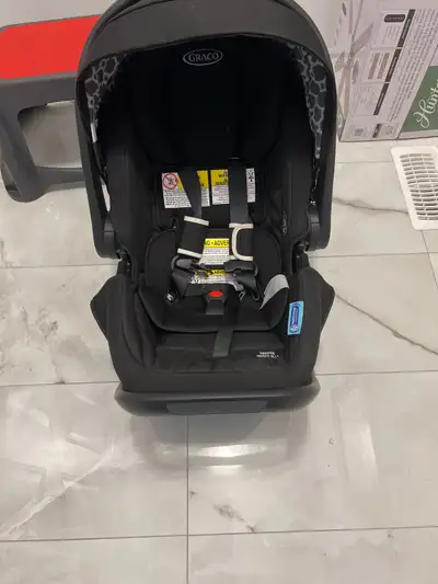 Graco car seat, purchased in 2024. It’s in good condition